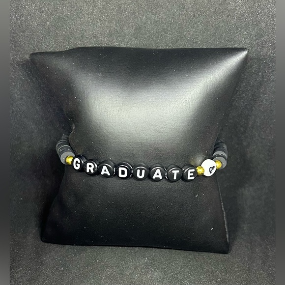 Graduate (High School) Heishi Bracelet - Picture 2 of 7